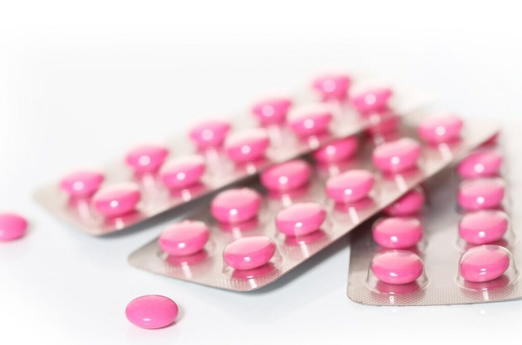 Medicament rose : un remède efficace pour les règles ?