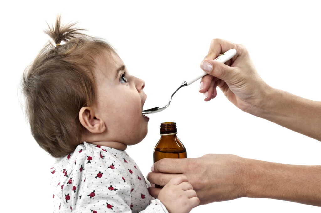 Au bout de combien de temps donner un médicament à un enfant ?