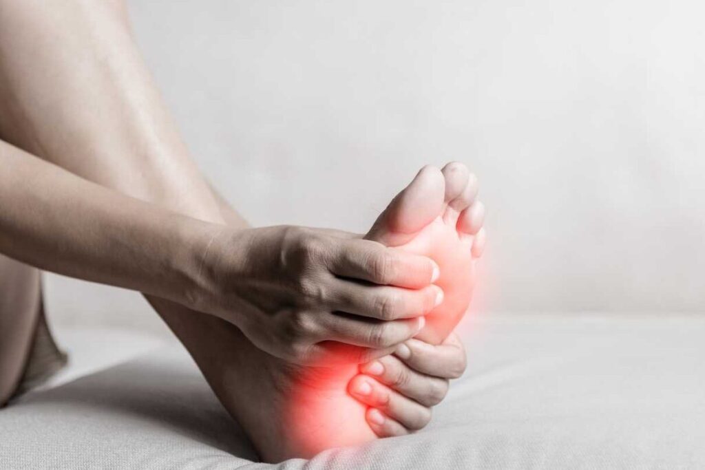 Comment soulager la compression d’un nerf dans le pied ?