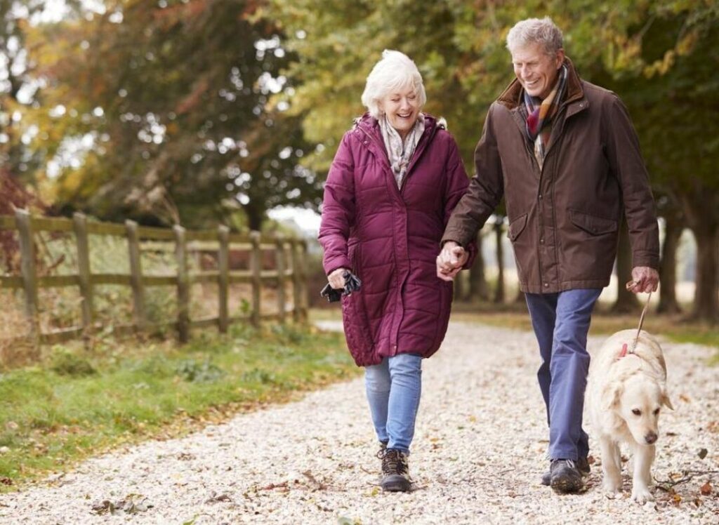 Comment la vitesse de marche peut prédire la santé des personnes âgées ?