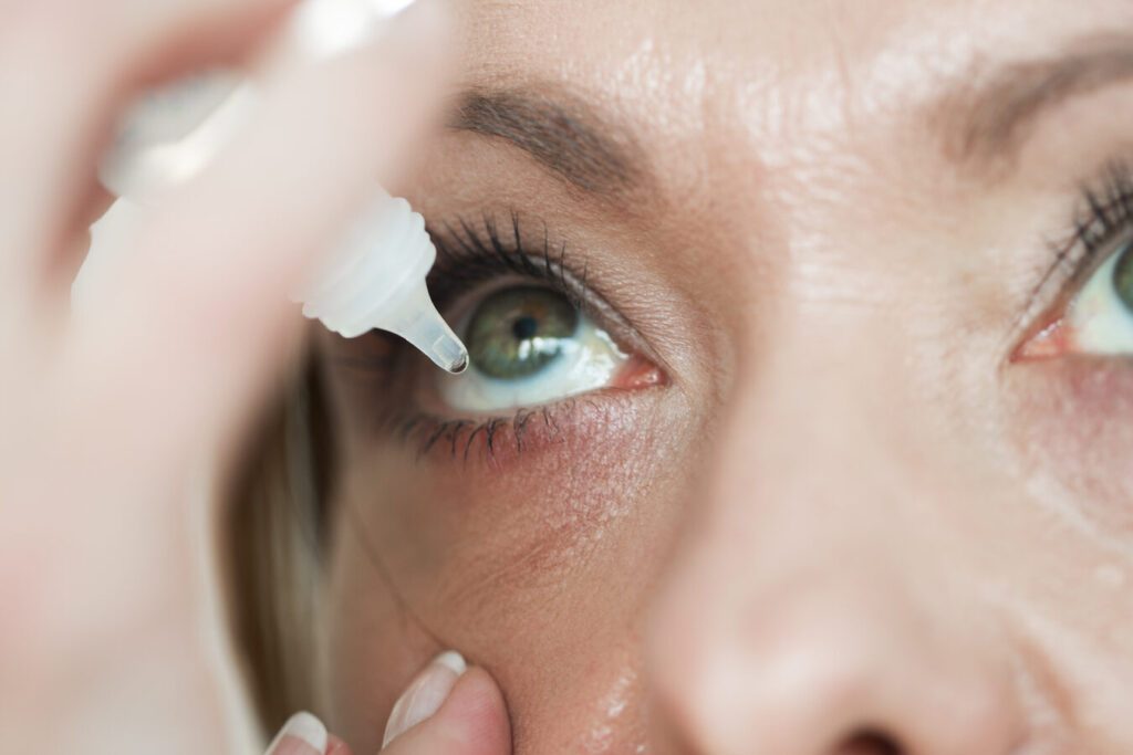 Écoulement oculaire : quelles sont les causes et comment le traiter ?