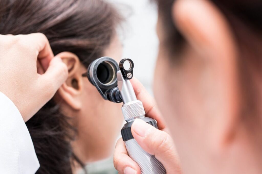 Corps étranger dans l’oreille : que faire pour l’enlever en toute sécurité ?