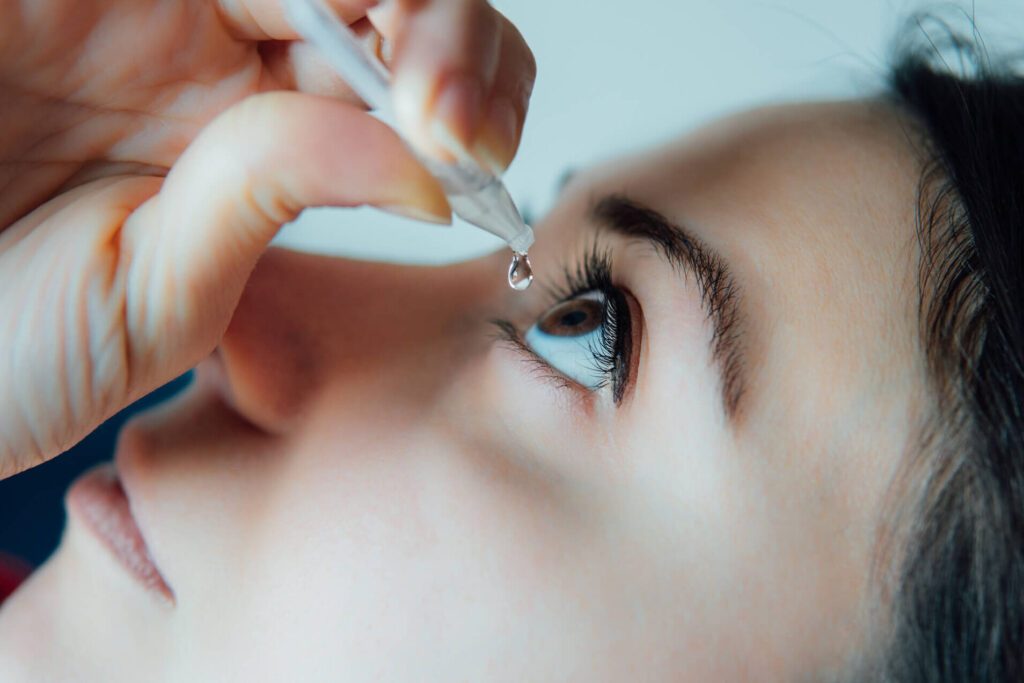 Peut-on trouver un collyre antibiotique et anti-inflammatoire sans ordonnance ?