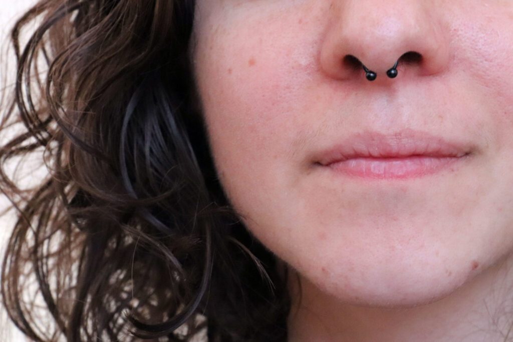 Piercing septum raté : comment le reconnaître et que faire ?