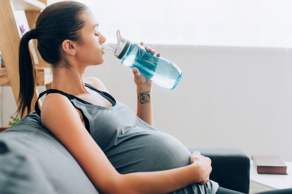 Rétention d&rsquo;eau pendant la grossesse : quels sont les symptômes à surveiller ?